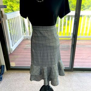Banana republic ruffle houndstooth skirt.